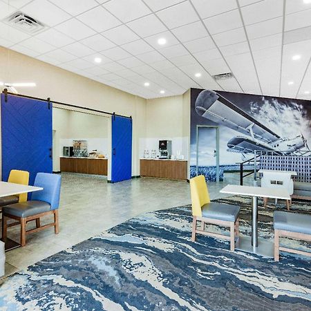 Отель Wingate By Wyndham Wichita Airport Экстерьер фото