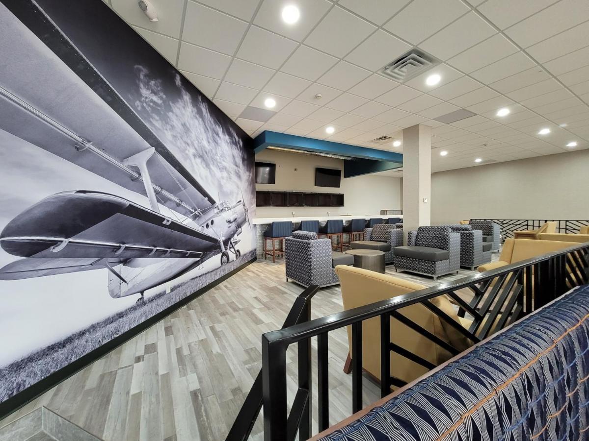 Отель Wingate By Wyndham Wichita Airport Экстерьер фото