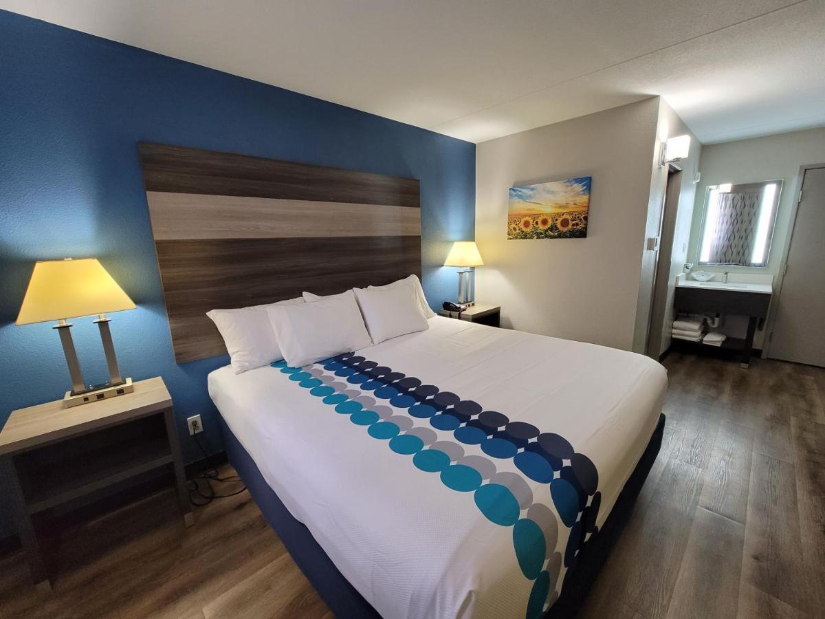 Отель Wingate By Wyndham Wichita Airport Экстерьер фото