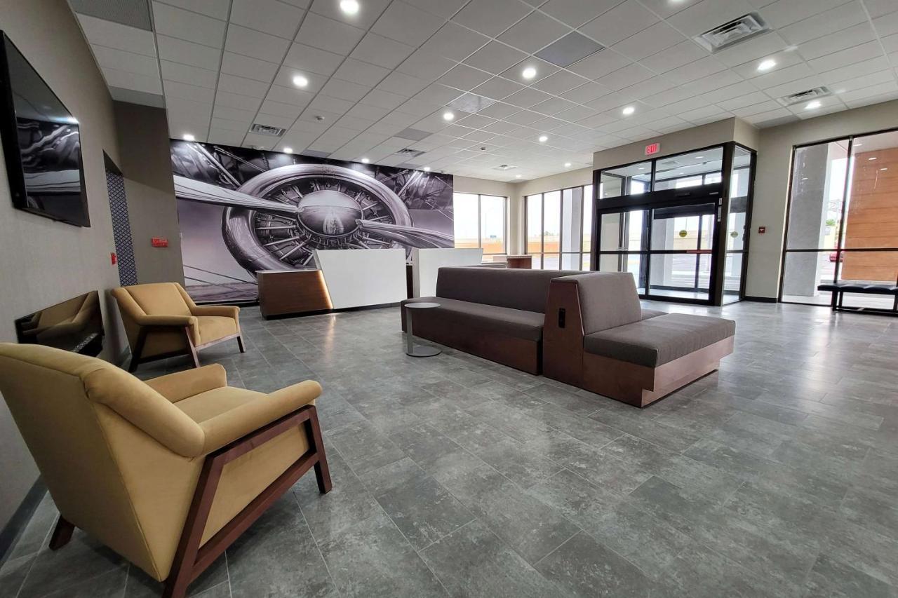Отель Wingate By Wyndham Wichita Airport Экстерьер фото