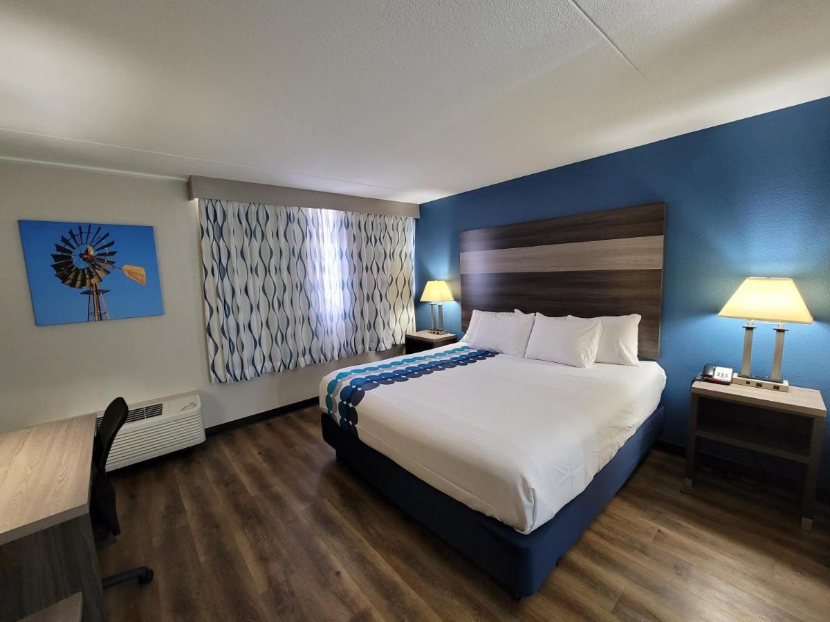 Отель Wingate By Wyndham Wichita Airport Экстерьер фото