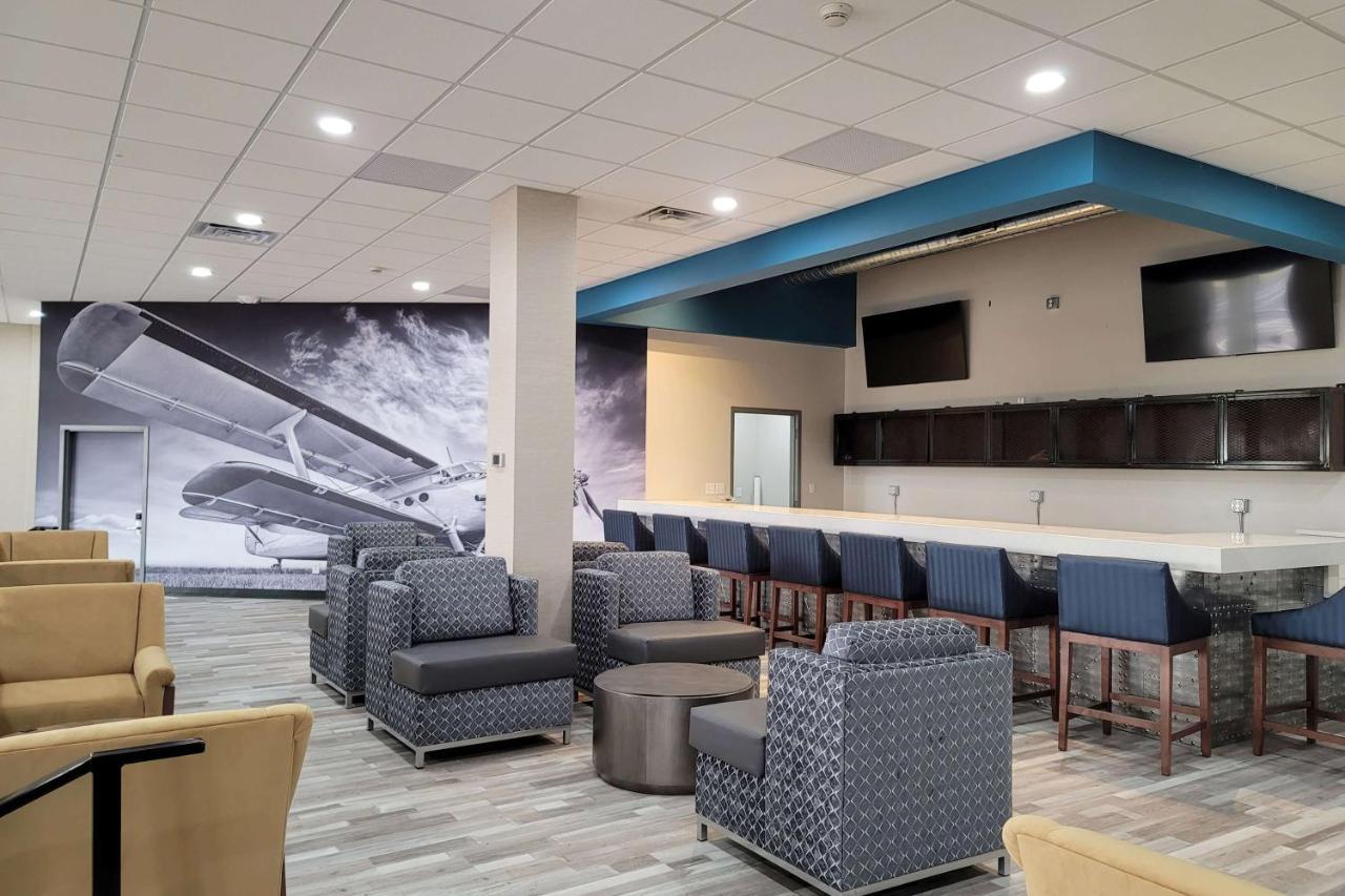Отель Wingate By Wyndham Wichita Airport Экстерьер фото
