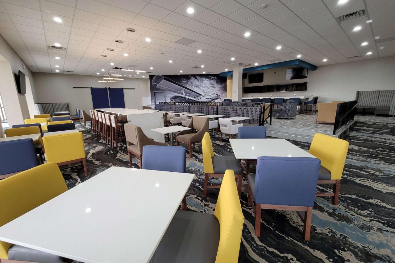 Отель Wingate By Wyndham Wichita Airport Экстерьер фото