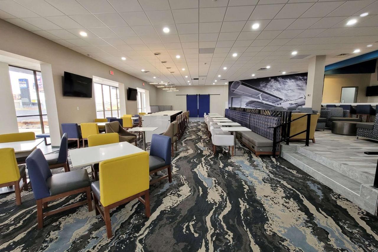 Отель Wingate By Wyndham Wichita Airport Экстерьер фото