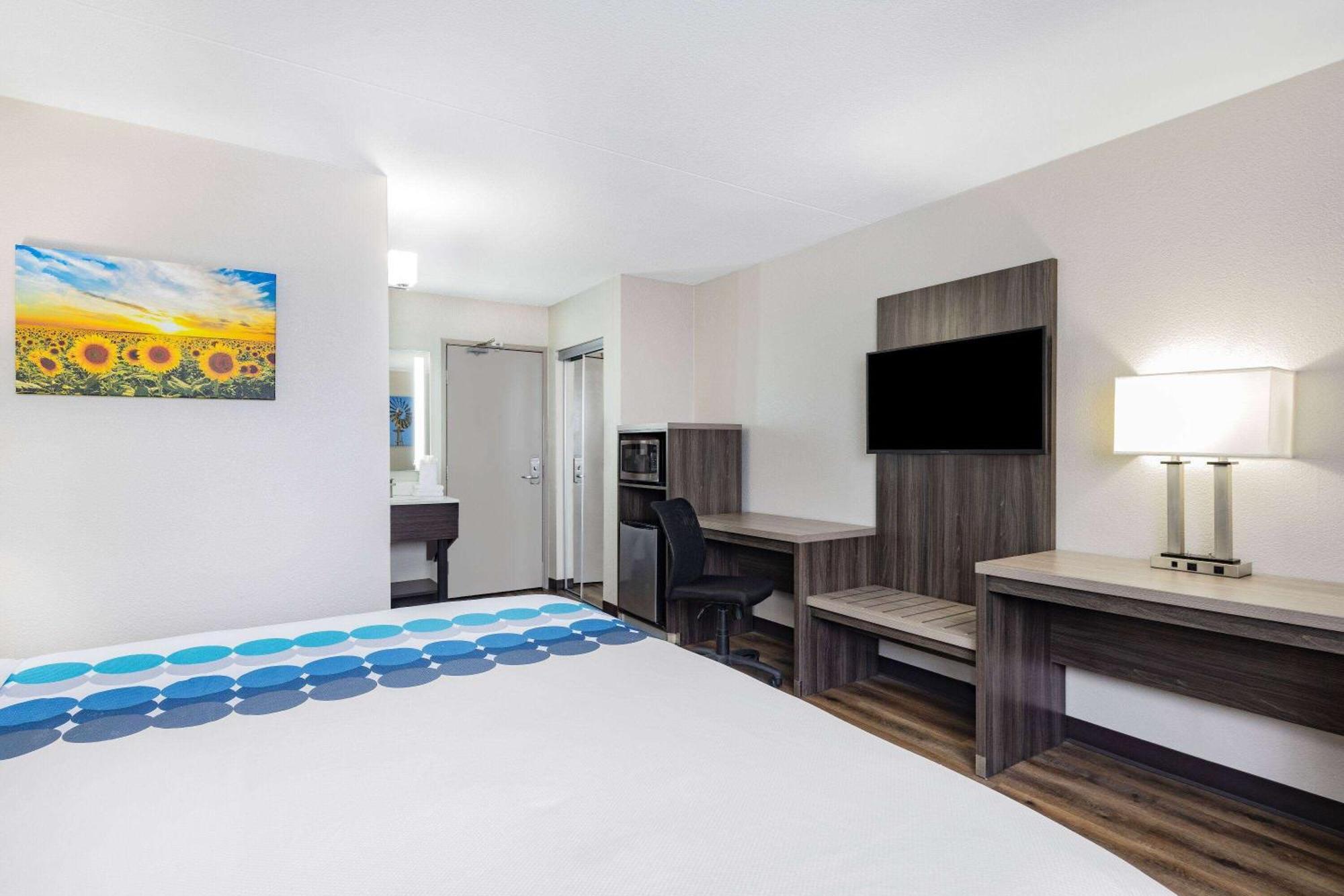 Отель Wingate By Wyndham Wichita Airport Экстерьер фото