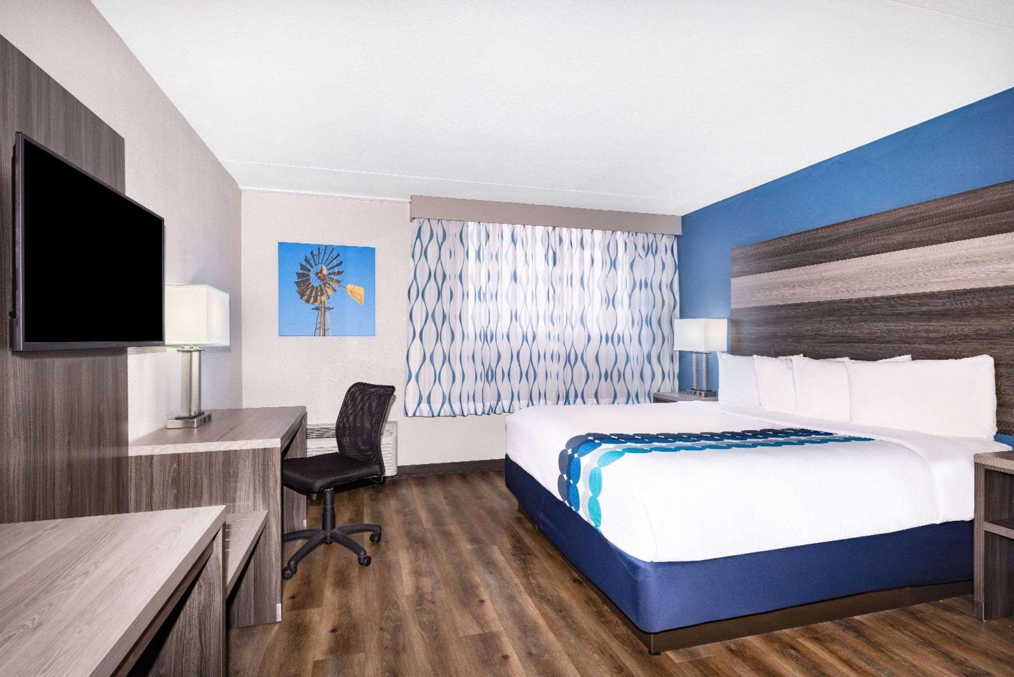 Отель Wingate By Wyndham Wichita Airport Экстерьер фото