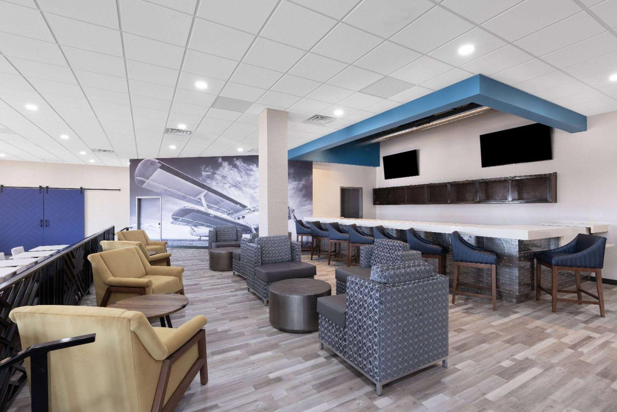 Отель Wingate By Wyndham Wichita Airport Экстерьер фото
