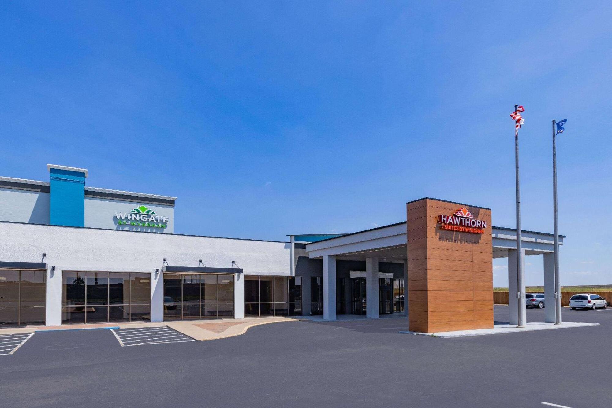 Отель Wingate By Wyndham Wichita Airport Экстерьер фото