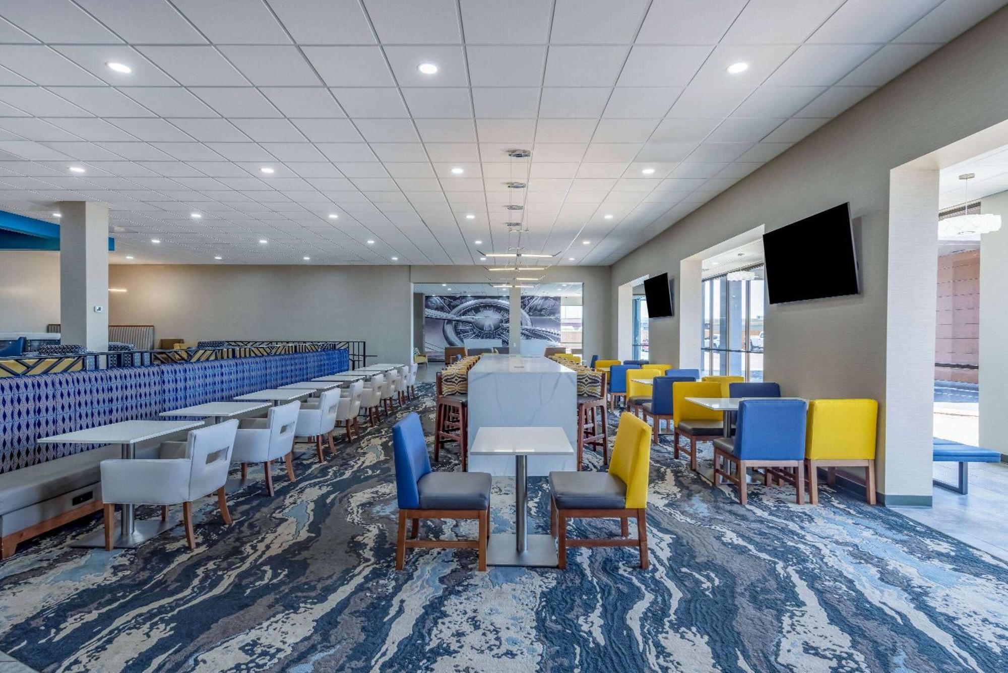 Отель Wingate By Wyndham Wichita Airport Экстерьер фото