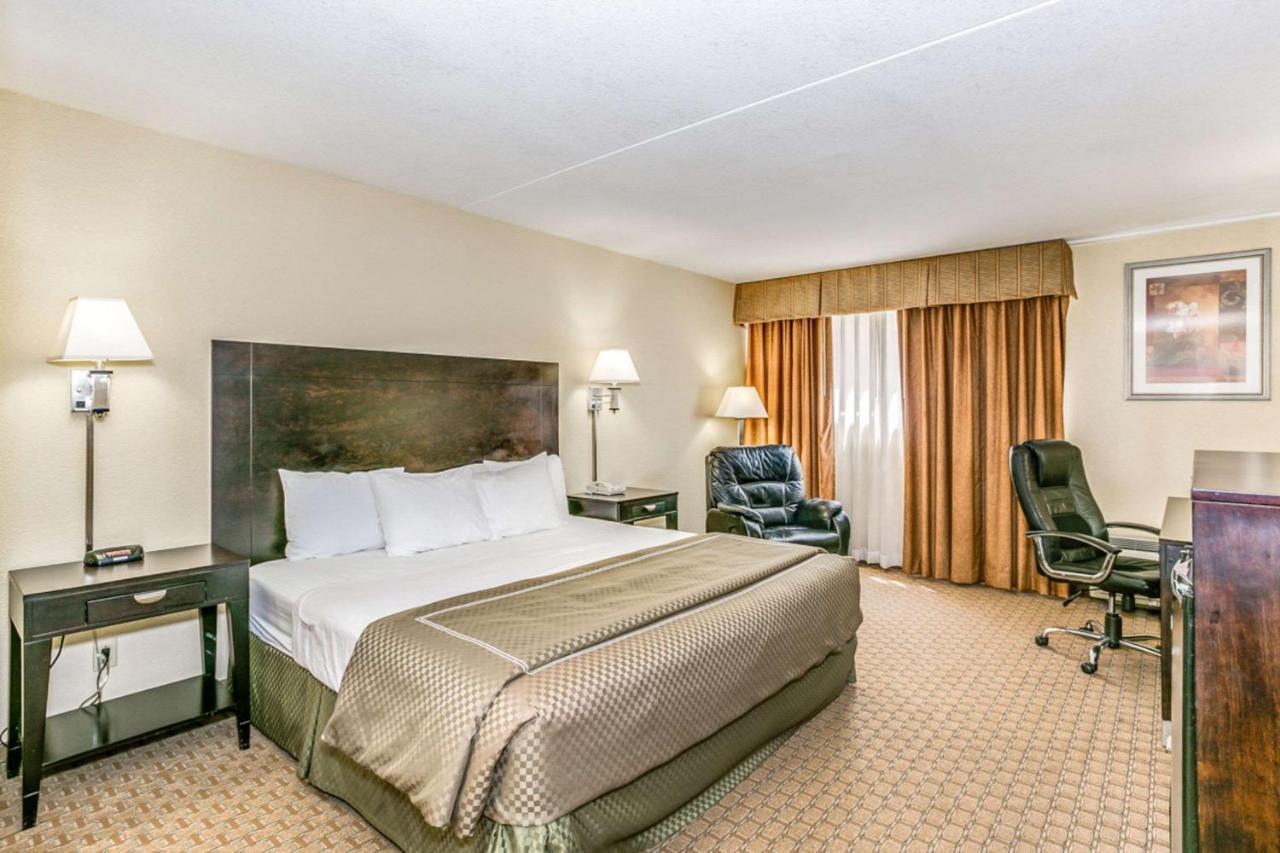 Отель Wingate By Wyndham Wichita Airport Экстерьер фото