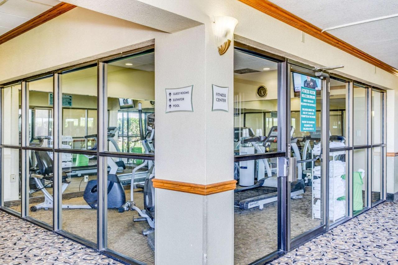 Отель Wingate By Wyndham Wichita Airport Экстерьер фото