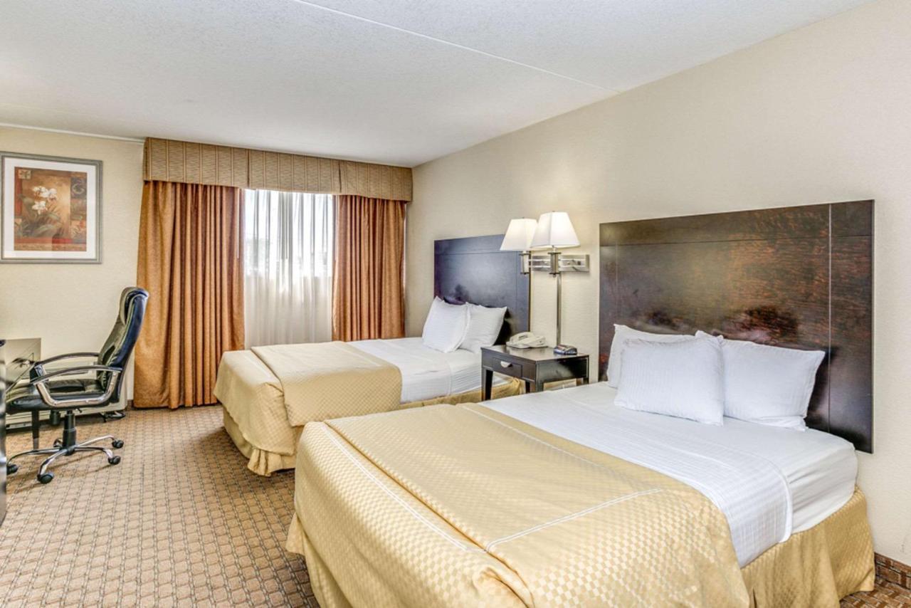 Отель Wingate By Wyndham Wichita Airport Экстерьер фото